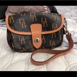 Dooney & Bourke wristlet